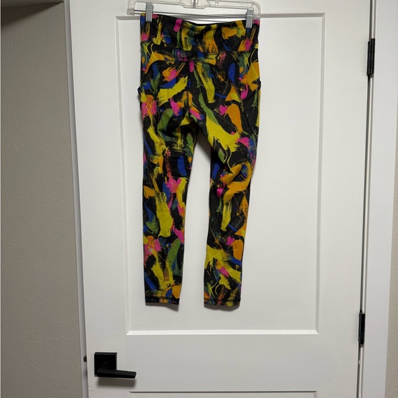 Lululemon Invigorate High-Rise Crop 23" with Pockets Size 6 - Picture 4 of 6